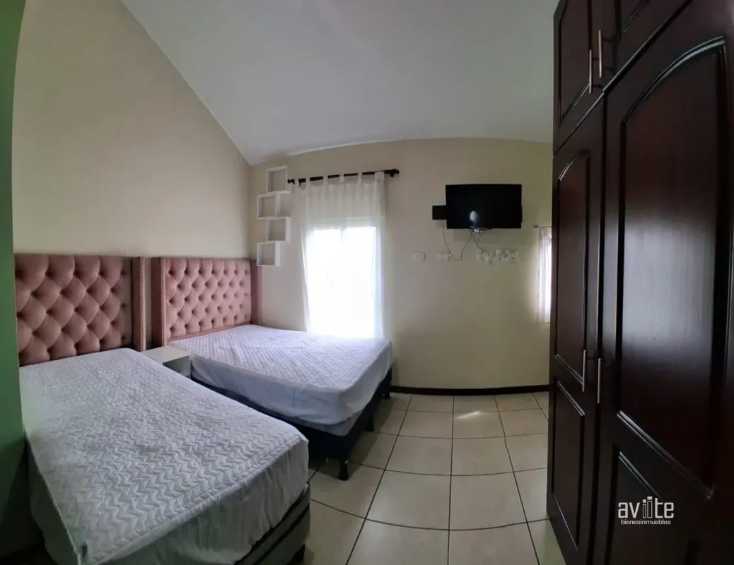 Condado Naranjo, casa totalmente equipada, dentro de Alameda Norte  Q13,500 — Casa en Alquiler en Condado Naranjo, Zona 4 Mixco, Guatemala, Ciudad — foto 8 de 11