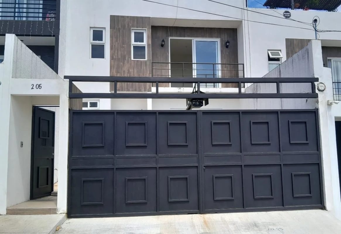 CASA EN VENTA EN CONDOMINIO BALCONES 4, ZONA 8 DE MIXCO — Casa en Venta en Zona 8 Mixco, Guatemala, Ciudad — foto 1 de 17