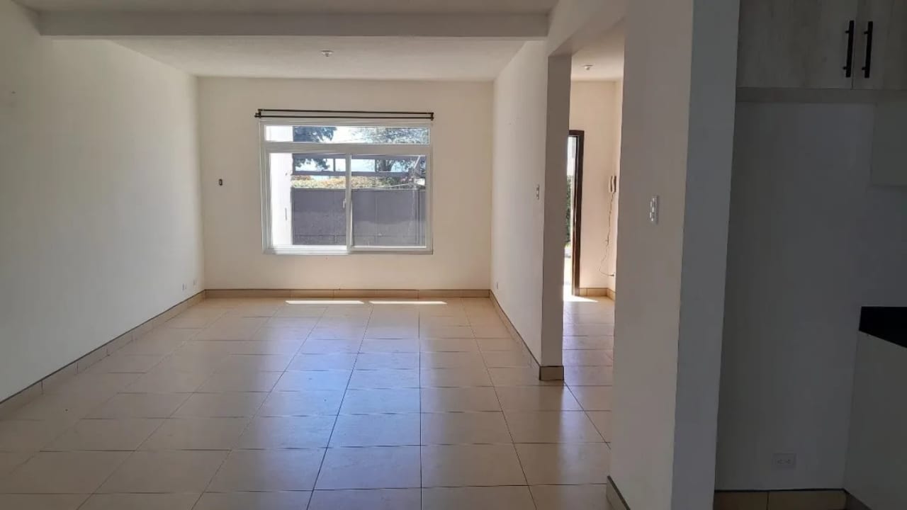 CASA EN VENTA EN CONDOMINIO BALCONES 4, ZONA 8 DE MIXCO — Casa en Venta en Zona 8 Mixco, Guatemala, Ciudad — foto 15 de 17