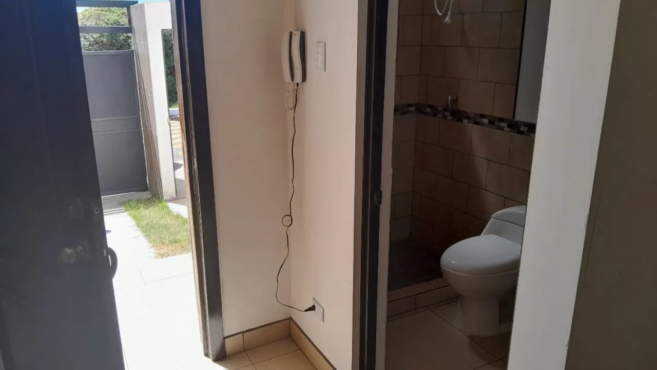 CASA EN VENTA EN CONDOMINIO BALCONES 4, ZONA 8 DE MIXCO — Casa en Venta en Zona 8 Mixco, Guatemala, Ciudad — foto 11 de 17