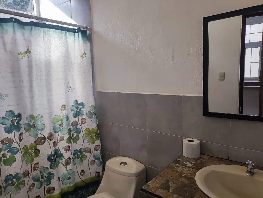 Se vende casa en Las Orquídeas Sector A-1, Ciudad San Cristóbal — Casa en Venta en Zona 8 Mixco, Guatemala, Ciudad — foto 14 de 16