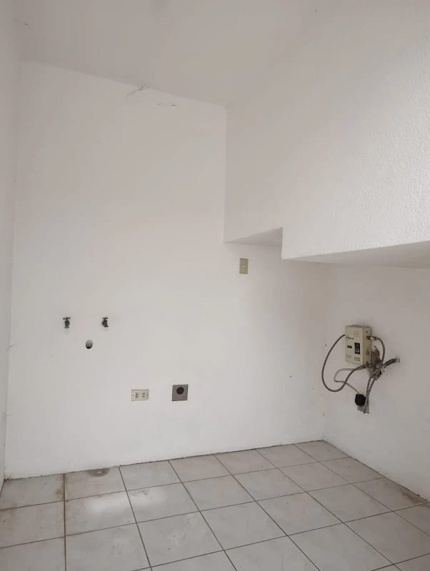 Se vende casa en San Remo, a la par de SanKris Mall, Ciudad San Cristóbal — Casa en Venta en Zona 8 Mixco, Guatemala, Ciudad — foto 16 de 17