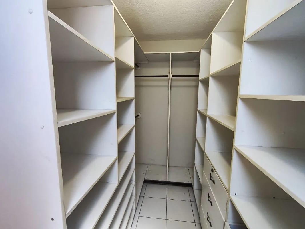 Se vende casa en San Remo, a la par de SanKris Mall, Ciudad San Cristóbal — Casa en Venta en Zona 8 Mixco, Guatemala, Ciudad — foto 3 de 17