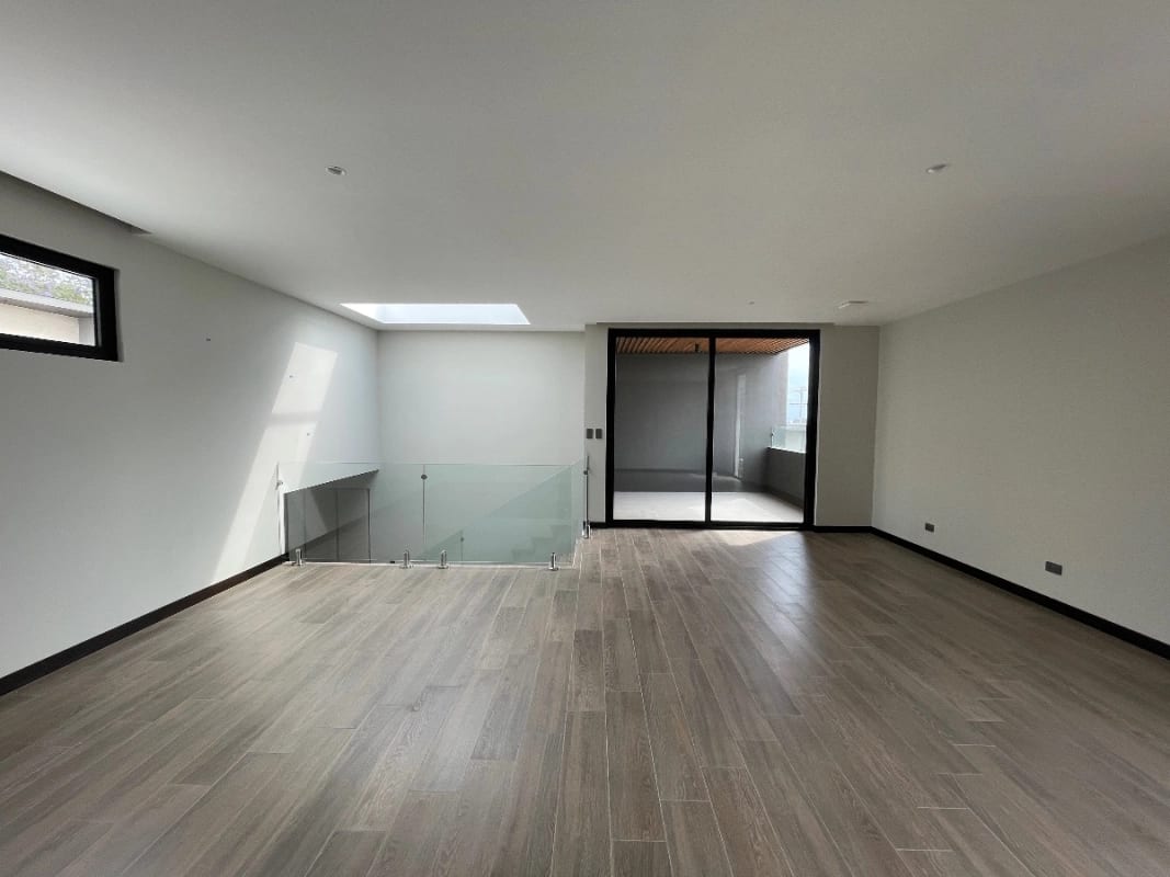 CASA VENTA NUEVA KM 9 CAES FRENTE A HOTEL HILTON 317 MTS2 , 4 DORMITORIOS, DESNIVELES, $715,000 OPCIÓN A RENTA $2,900 — Casa en Venta en Carretera a El Salvador, Guatemala, Ciudad — foto 13 de 13