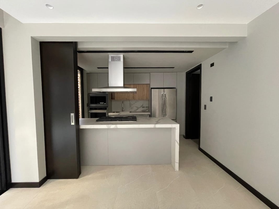 CASA VENTA NUEVA KM 9 CAES FRENTE A HOTEL HILTON 317 MTS2 , 4 DORMITORIOS, DESNIVELES, $715,000 OPCIÓN A RENTA $2,900 — Casa en Venta en Carretera a El Salvador, Guatemala, Ciudad — foto 10 de 13