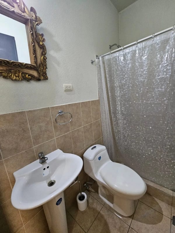 VENDO CASA EN BOSQUES DE ARRAZOLA CAES — Casa en Venta en Bosques de Arrazola, Carretera a El Salvador, Guatemala, Ciudad — foto 16 de 17