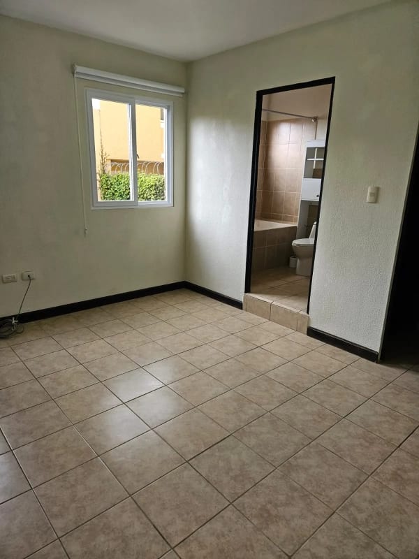 VENDO CASA EN BOSQUES DE ARRAZOLA CAES — Casa en Venta en Bosques de Arrazola, Carretera a El Salvador, Guatemala, Ciudad — foto 5 de 17
