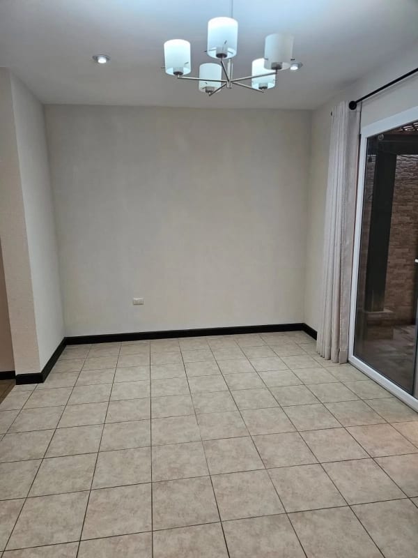 VENDO CASA EN BOSQUES DE ARRAZOLA CAES — Casa en Venta en Bosques de Arrazola, Carretera a El Salvador, Guatemala, Ciudad — foto 3 de 17