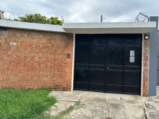 VENTA CASA DE UN NIVEL EN ZONA 13, FINAL AVE HINCAPIE — Casa en Venta en Zona 13, Guatemala, Ciudad — miniatura 1 de 17