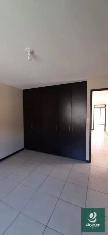 CASA EN VENTA - CUMBRES DE LA ARBOLEDA — Casa en Venta en Cumbres de La Arboleda, Carretera a El Salvador, Guatemala, Ciudad — foto 5 de 8