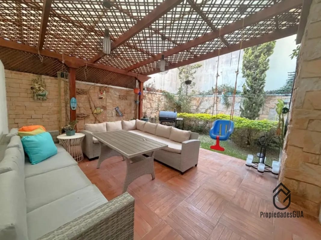 Hermosa casa en Residencial B-1 San Cristobal — Casa en Venta en Zona 8 Mixco, Guatemala, Ciudad — foto 1 de 7