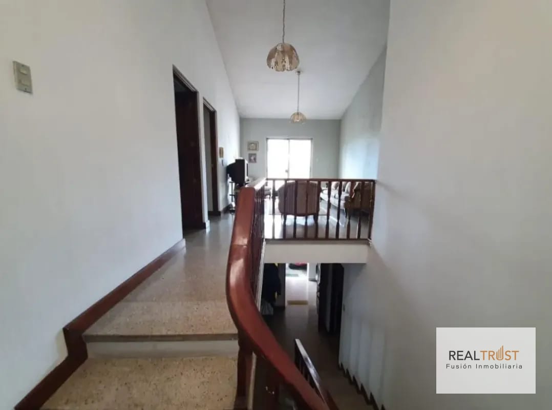 EN VENTA CASA FUERA DE GARITA ZONA 14 LA VILLA - 3 HABITACIONES — Casa en Venta en La Villa, Zona 14, Guatemala, Ciudad — foto 8 de 10