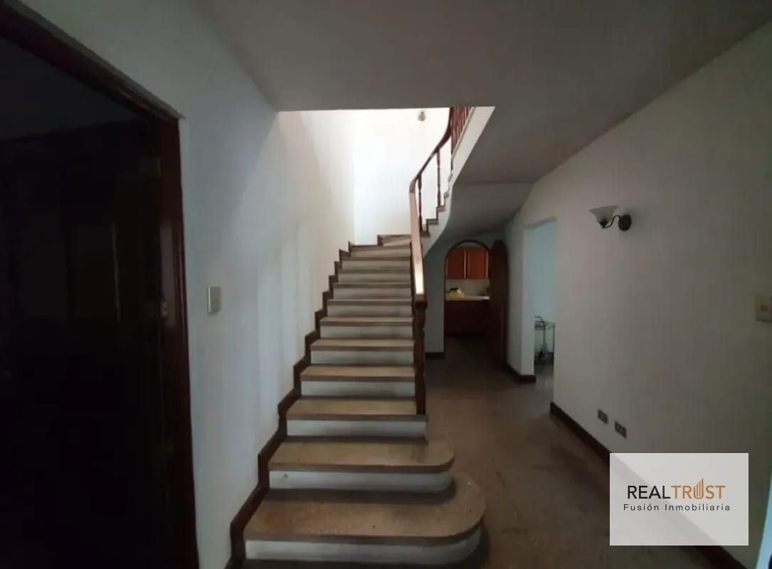 EN RENTA CASA FUERA DE GARITA ZONA 14 LA VILLA - 3 HABITACIONES — Casa en Alquiler en La Villa, Zona 14, Guatemala, Ciudad — foto 5 de 10