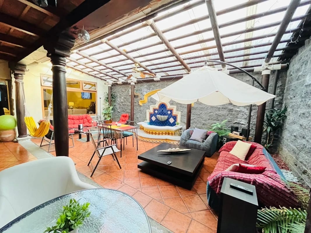 Amplia Casa con 5 Dormitorios Fuera de Garita en Zona 10 — Casa en Venta en Zona 10, Guatemala, Ciudad — foto 1 de 6