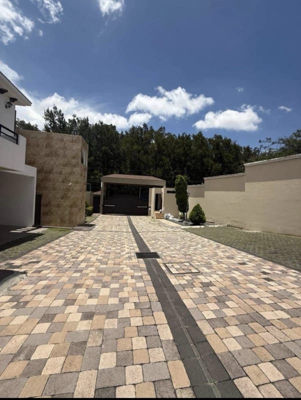 CASA EN VENTA CONDOMINIO SANTA FE A UN COSTADO DE LA ACADEMIA EUROPEA SAN CRISTOBAL โ Casa en Venta en Zona 8 Mixco, Guatemala, Ciudad โ foto 4 de 10
