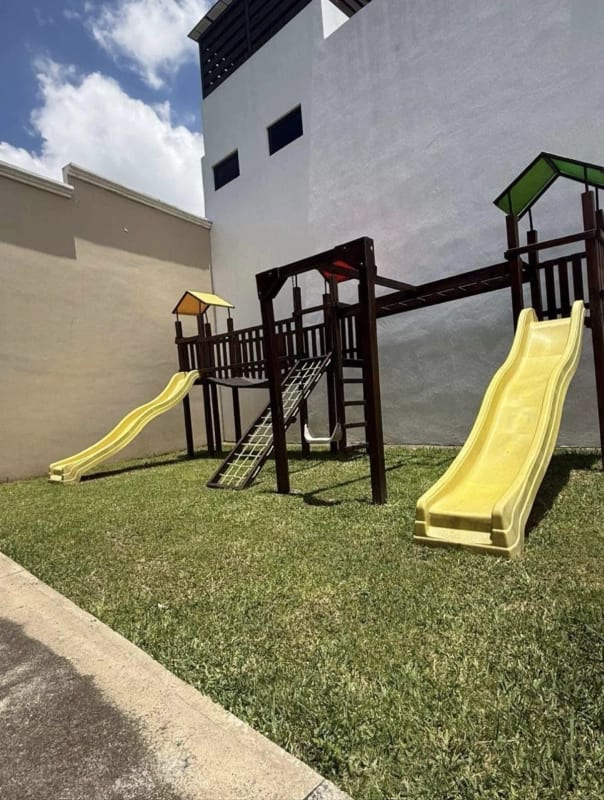 CASA EN VENTA CONDOMINIO SANTA FE A UN COSTADO DE LA ACADEMIA EUROPEA SAN CRISTOBAL โ Casa en Venta en Zona 8 Mixco, Guatemala, Ciudad โ foto 3 de 10