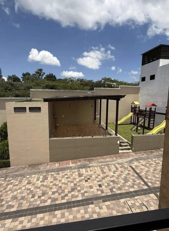 CASA EN VENTA CONDOMINIO SANTA FE A UN COSTADO DE LA ACADEMIA EUROPEA SAN CRISTOBAL โ Casa en Venta en Zona 8 Mixco, Guatemala, Ciudad โ foto 2 de 10