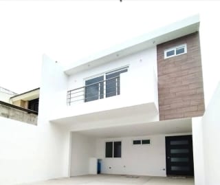 CASA EN VENTA SECTOR B1 CIUDAD SAN CRISTOBAL EXCELENTE  UBICACIÓN — Casa en Venta en Zona 8 Mixco, Guatemala, Ciudad — miniatura 1 de 9