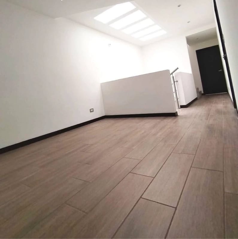 CASA EN VENTA SECTOR B1 CIUDAD SAN CRISTOBAL EXCELENTE UBICACIÓN — Casa en Venta en Zona 8 Mixco, Guatemala, Ciudad — foto 2 de 9