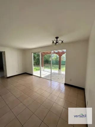 Linda Casa en Alquiler De UNA NIVEL Casa y Campo — Casa en Alquiler en Deco City, Carretera a El Salvador, Guatemala, Ciudad — miniatura 5 de 17