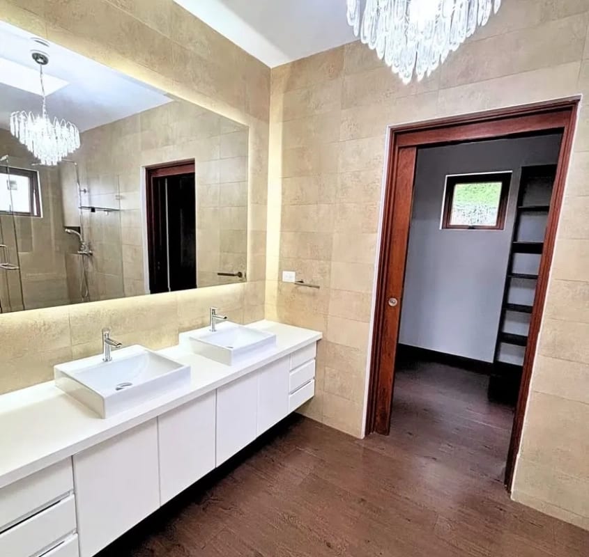 VENTA O RENTA ESPECTACULAR CASA 4 HAB EL ENCANTO DE SAN ISIDRO ZONA 16 — Casa en Venta en Jardines de San Isidro, Zona 16, Guatemala, Ciudad — foto 6 de 6