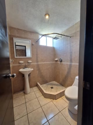 🚨 CASA EN VENTA – REAL DE PROVIDENCIA III 🚨 📍 Km. 18.5 Carretera a San José Pinula — Casa en Venta en San José Pinula, Guatemala, Ciudad — miniatura 9 de 17