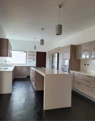 EN VENTA HERMOSA PROPIEDAD EN LAS CUMBRES ZONA 16 — Casa en Venta en Las Cumbres, Zona 16, Guatemala, Ciudad — miniatura 7 de 13