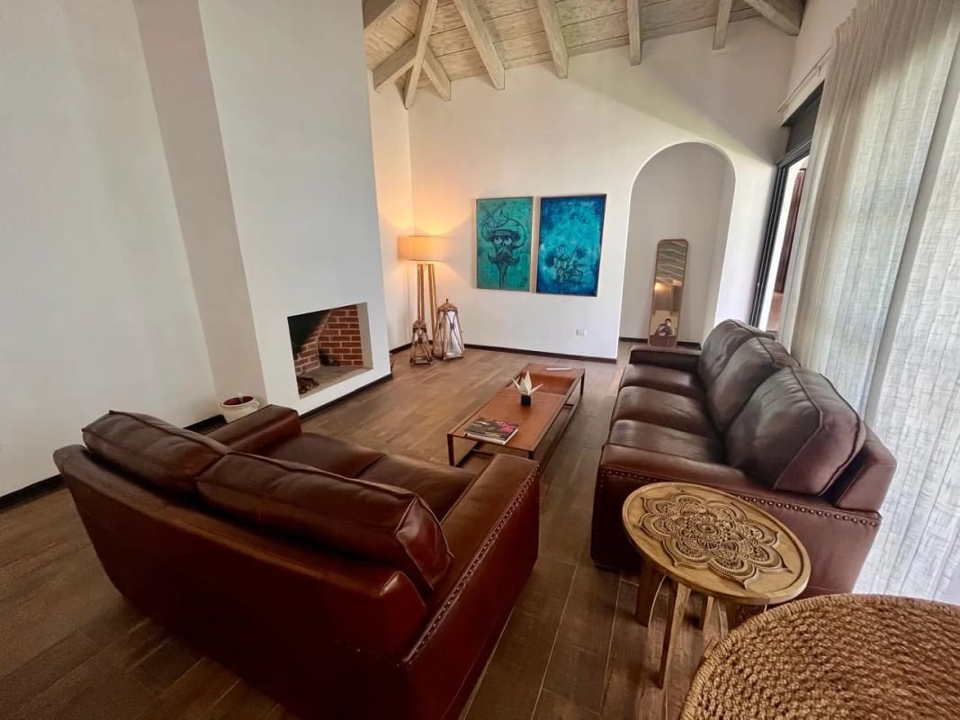 BONITA CASA EN VENTA EN EL CASCO DEL CERRO — Casa en Venta en Antigua, Sacatepéquez — foto 1 de 4