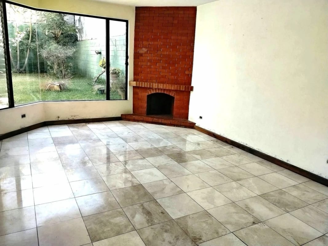 AMPLIA CASA EN VENTA SECTOR B3 FRENTE A PLAZA SAN CRISTOBAL ZONA 8 DE MIXCO — Casa en Venta en Zona 8 Mixco, Guatemala, Ciudad — foto 10 de 11