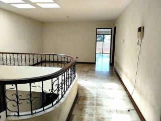 AMPLIA CASA EN VENTA SECTOR B3 FRENTE A PLAZA SAN CRISTOBAL ZONA 8 DE MIXCO — Casa en Venta en Zona 8 Mixco, Guatemala, Ciudad — miniatura 8 de 11