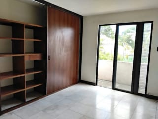 AMPLIA CASA EN VENTA SECTOR B3 FRENTE A PLAZA SAN CRISTOBAL ZONA 8 DE MIXCO — Casa en Venta en Zona 8 Mixco, Guatemala, Ciudad — miniatura 5 de 11