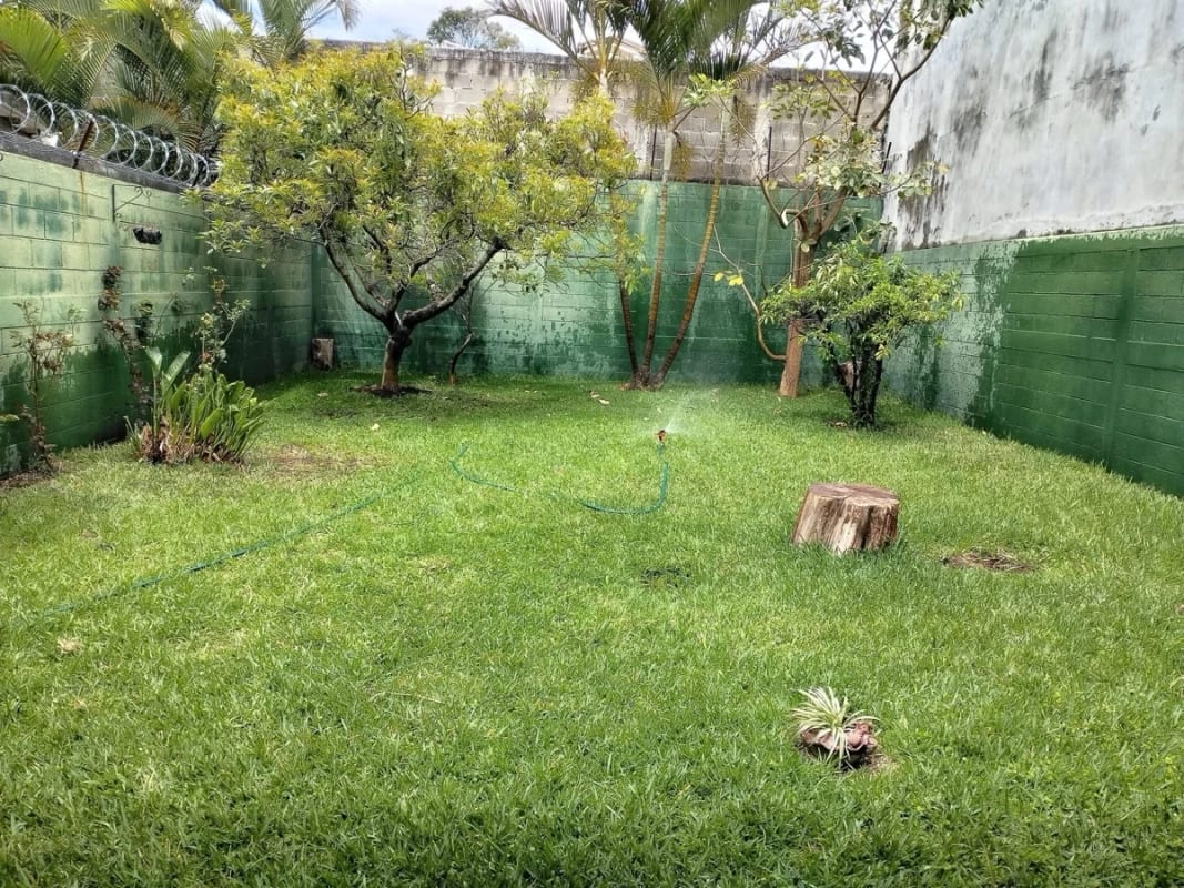AMPLIA CASA EN VENTA SECTOR B3 FRENTE A PLAZA SAN CRISTOBAL ZONA 8 DE MIXCO — Casa en Venta en Zona 8 Mixco, Guatemala, Ciudad — foto 2 de 11