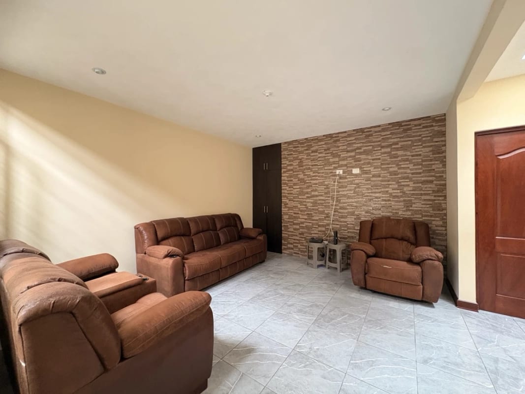 CASA GRANDE EN VENTA CIUDAD SAN CRISTOBAL A POCOS METROS DE CENTRO COMERCIAL MIX — Casa en Venta en Zona 8 Mixco, Guatemala, Ciudad — foto 13 de 17