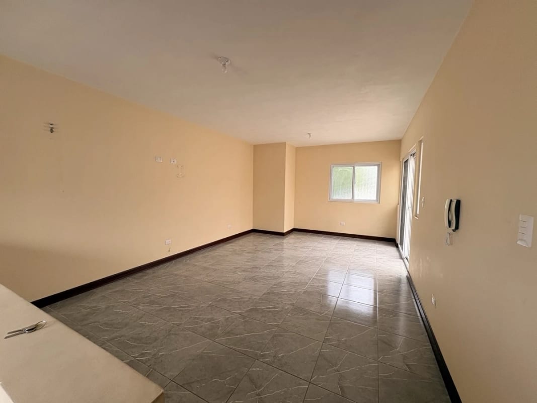 CASA GRANDE EN VENTA CIUDAD SAN CRISTOBAL A POCOS METROS DE CENTRO COMERCIAL MIX — Casa en Venta en Zona 8 Mixco, Guatemala, Ciudad — foto 5 de 17