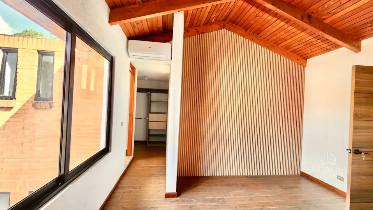 Zona 10 • Casa en Venta — Casa en Venta en Zona 10, Guatemala, Ciudad — foto 5 de 9