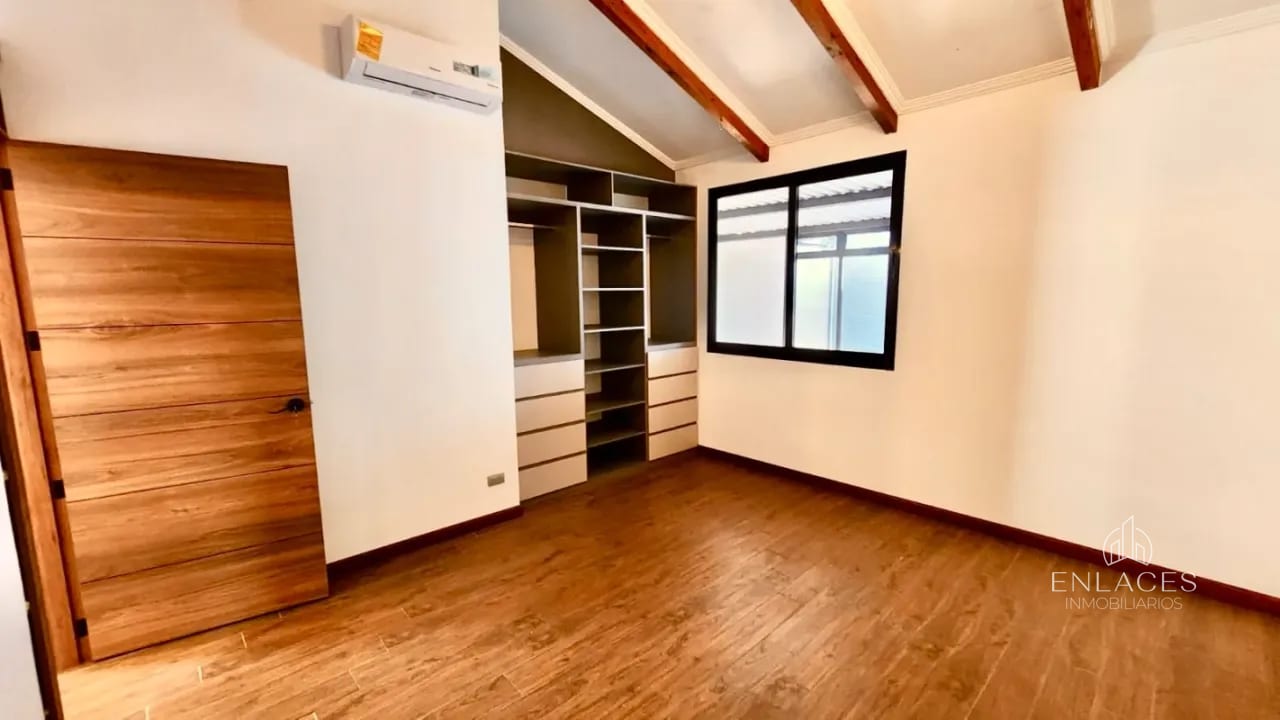 Zona 10 • Casa en Venta — Casa en Venta en Zona 10, Guatemala, Ciudad — foto 2 de 9