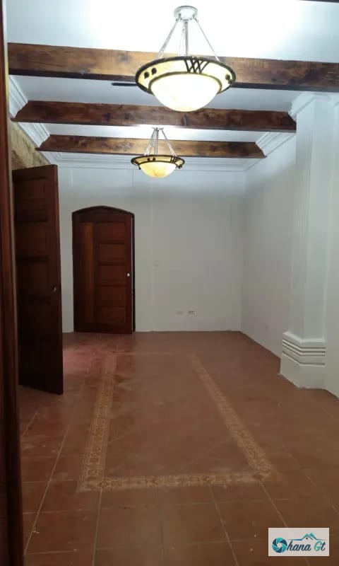 HERMOSA CASA COLONIAL EN RENTA EN ZONA 1, EXCELENTE UBICACIÓN — Casa en Alquiler en Zona 1, Guatemala, Ciudad — foto 5 de 13