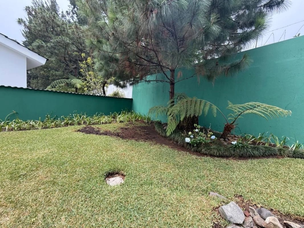 Preciosa casa en venta en Condominio la Encantada, km 12 Carretera El Salvador. — Casa en Venta en Carretera a El Salvador, Guatemala, Ciudad — foto 1 de 17