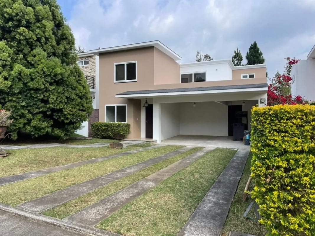 Casa en venta - La Fontana - Km25.5 CAES — Casa en Venta en Carretera a El Salvador, Guatemala, Ciudad — foto 1 de 13