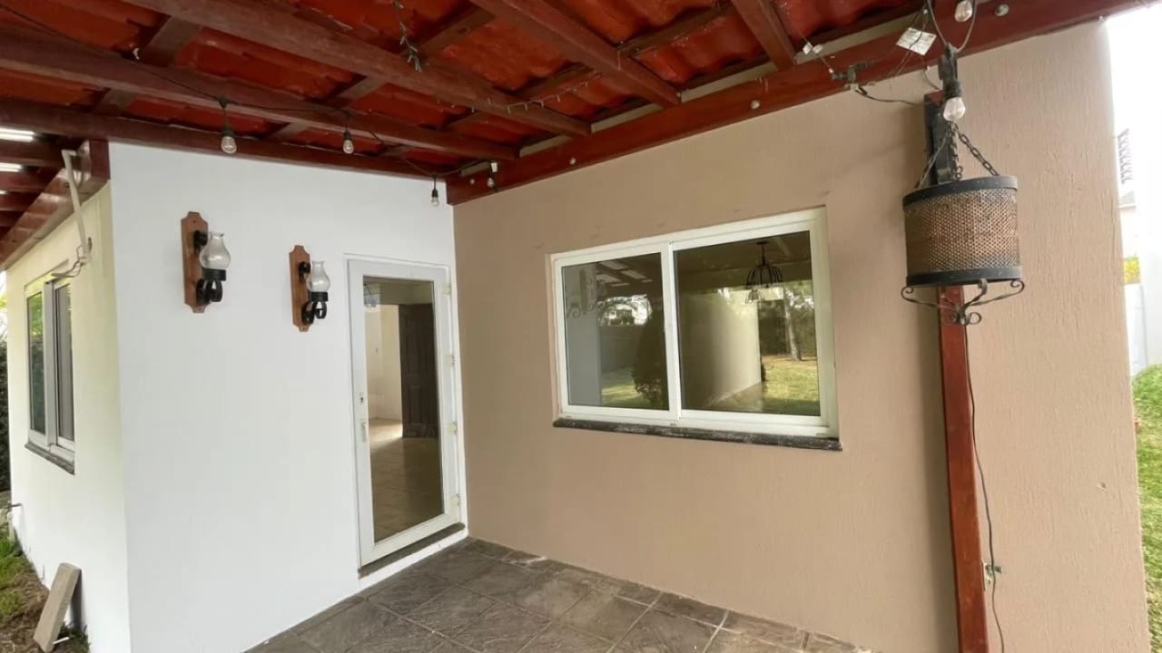 Casa en venta - La Fontana - Km25.5 CAES — Casa en Venta en Carretera a El Salvador, Guatemala, Ciudad — foto 2 de 13