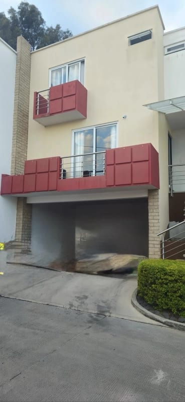 CASA EN VENTA CONDOMINIO BELLA VISTA SAN CRISTOBAL A POCOS METROS DE BULEVAR FÁCIL ACCESO A COMERCIOS Y COLEGIOS — Casa en Venta en Zona 8 Mixco, Guatemala, Ciudad — foto 15 de 16