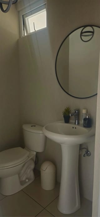 CASA EN VENTA CONDOMINIO BELLA VISTA SAN CRISTOBAL A POCOS METROS DE BULEVAR FÁCIL ACCESO A COMERCIOS Y COLEGIOS — Casa en Venta en Zona 8 Mixco, Guatemala, Ciudad — miniatura 5 de 16