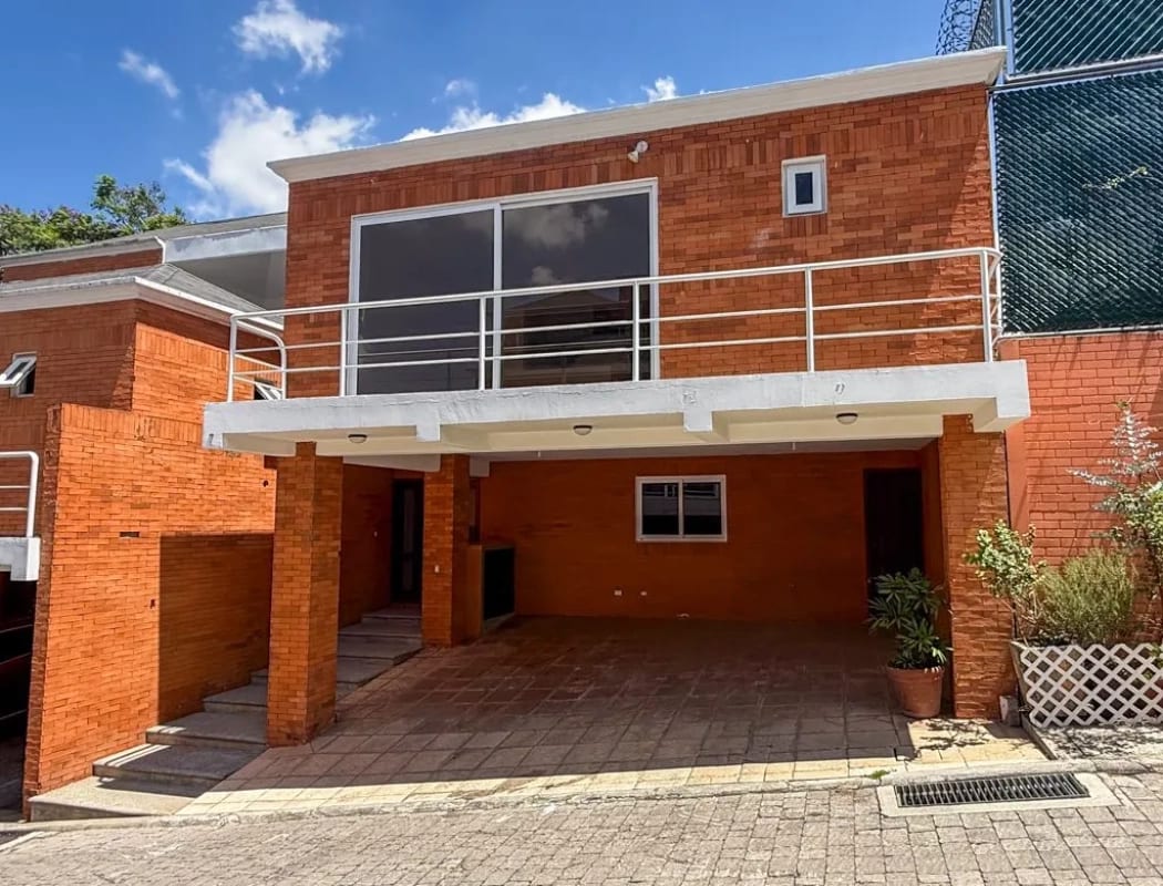 CASA EN VENTA ó RENTA EXPLANADA CAYALA Z.16 GUATEMALA — Casa en Venta en Explanada Cayalá, Zona 16, Guatemala, Ciudad — foto 1 de 17