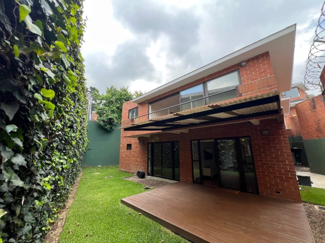 CASA VENTA ATRÁS DE CC MINUTO MUXBAL CONDOMINIO EL CARMEN, 390 MTS2, 4 DORMITORIOS CASA UNO CON SU BAÑO, CERCA COLEGIO MONTESSORI $525,000 — Casa en Venta en Muxbal, Guatemala, Ciudad — foto 2 de 13