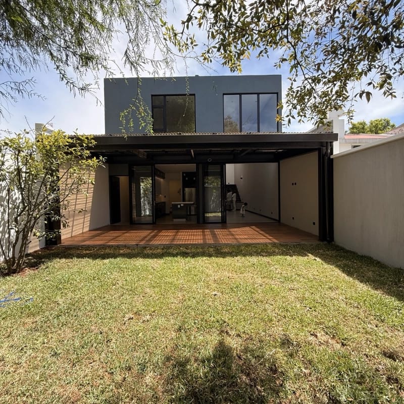 Casa nueva en venta | 3 hab | 4 parqueos | Jardin — Casa en Venta en El Tajin, Carretera a El Salvador, Guatemala, Ciudad — foto 1 de 10