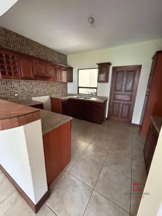 Casa en venta Los Diamante CAES km 16.5 — Casa en Venta en Los Diamantes, Carretera a El Salvador, Guatemala, Ciudad — miniatura 4 de 17