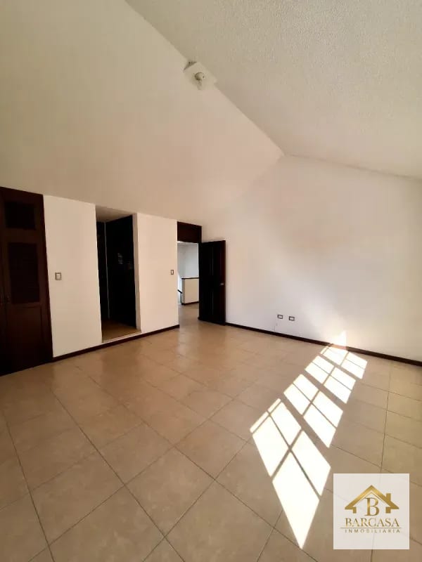 Se vende Casa en Santa Monica km 16.5 entrada por Olmeca CAES — Casa en Venta en Carretera a El Salvador, Guatemala, Ciudad — foto 8 de 17