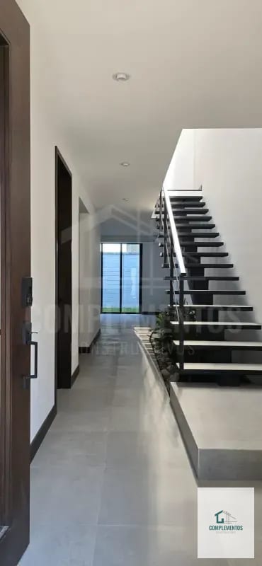 Molié, Casa en Renta Zona 10 — Casa en Alquiler en Zona 10, Guatemala, Ciudad — foto 2 de 11