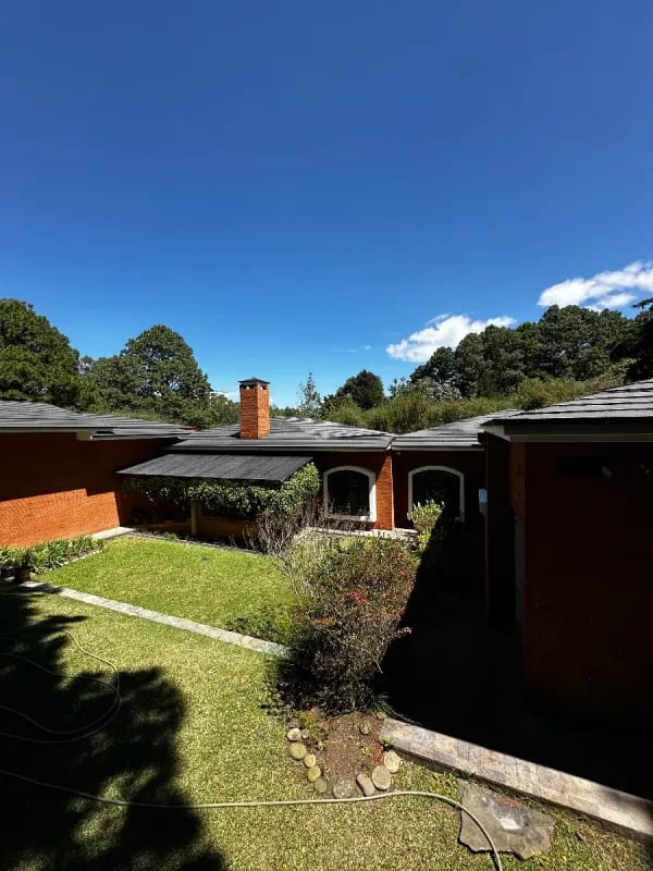 AMPLIA Y ELEGANTE CASA DE UN NIVEL EN VENTA | SANTA CATARINA PINULA "Condominio Las Tinajas" — Casa en Venta en Las Tinajas, Santa Catarina Pinula, Guatemala, Ciudad — foto 1 de 13