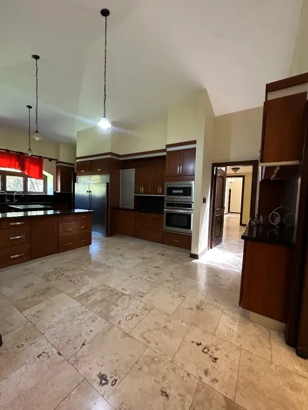 AMPLIA Y ELEGANTE CASA DE UN NIVEL EN VENTA | SANTA CATARINA PINULA "Condominio Las Tinajas" — Casa en Venta en Las Tinajas, Santa Catarina Pinula, Guatemala, Ciudad — foto 4 de 13